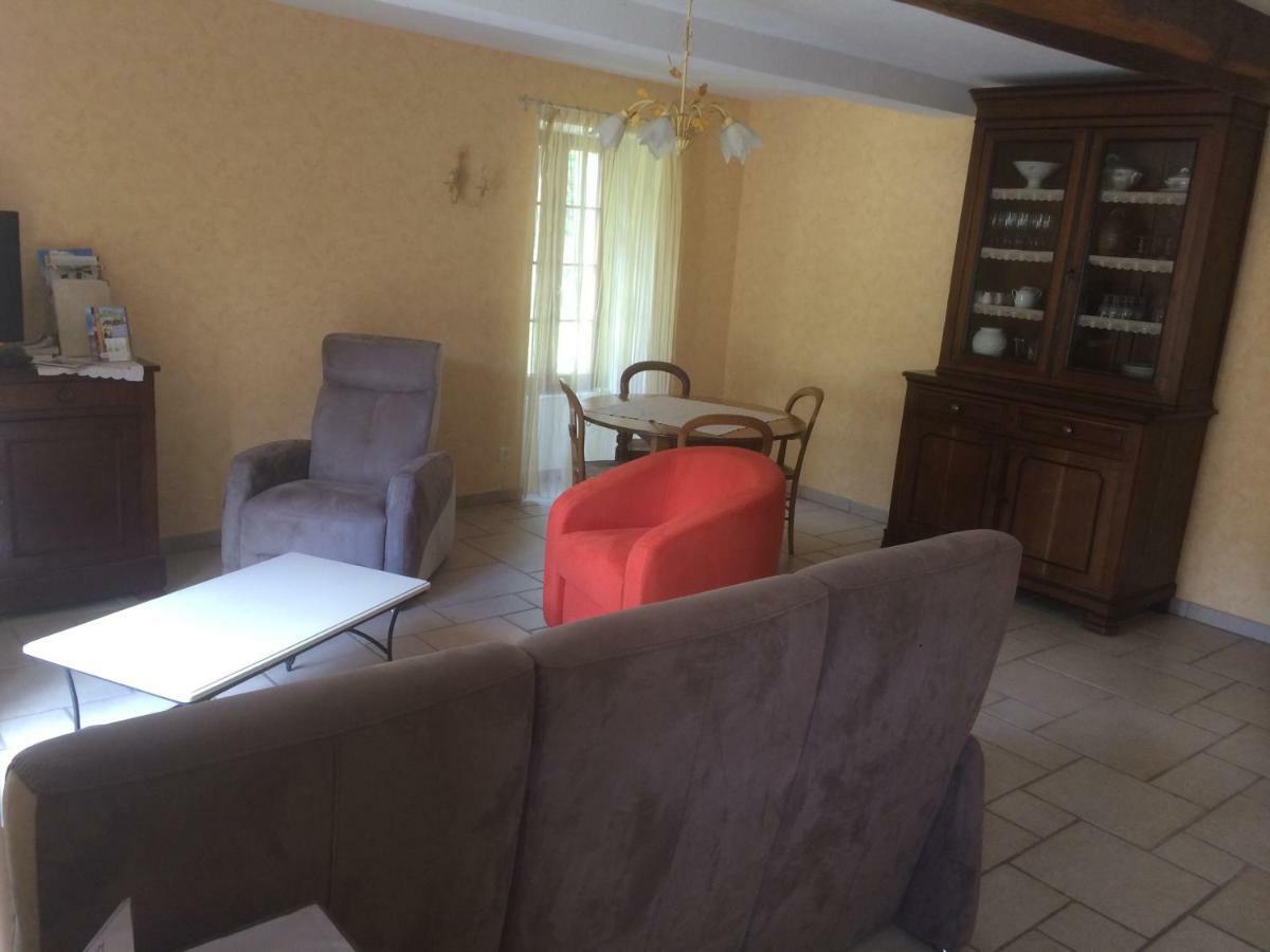 Gite Les Auregats Maligny Bagian luar foto
